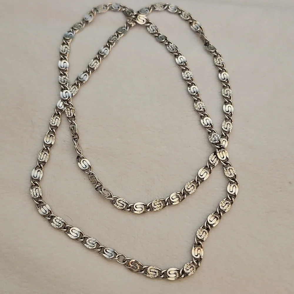 Vtg AVON 1976 Great Lengths Long Silver Plated Box Chain Infinity Necklace